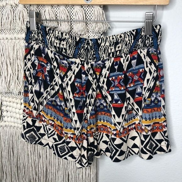 Angie Aztec Shorts Small - Picture 3 of 4